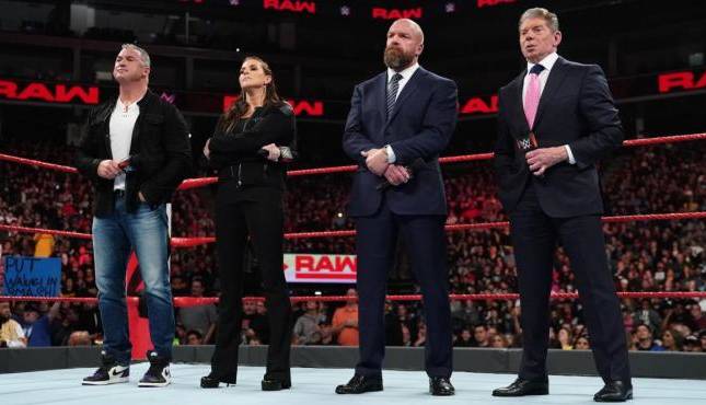 McMahons WWE Raw 12-17-18 McMahon, Triple H Vince McMahon