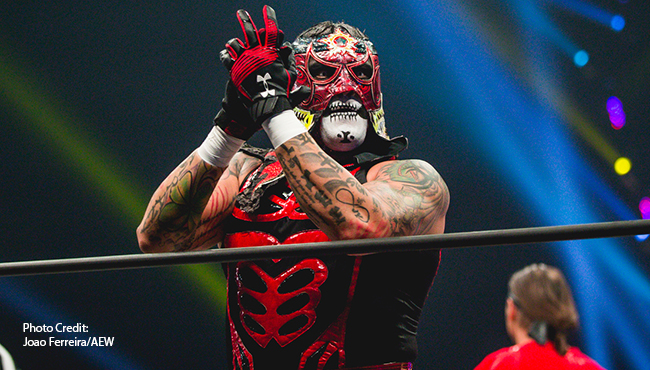 Penta El Zero Miedo Gives NFL Star George Kittle A Lucha Mask