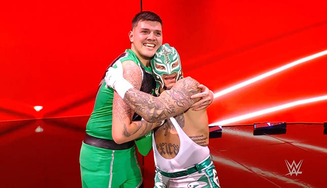 WWE Raw Rey Mysterio Dominik Mysterio 12-6-21