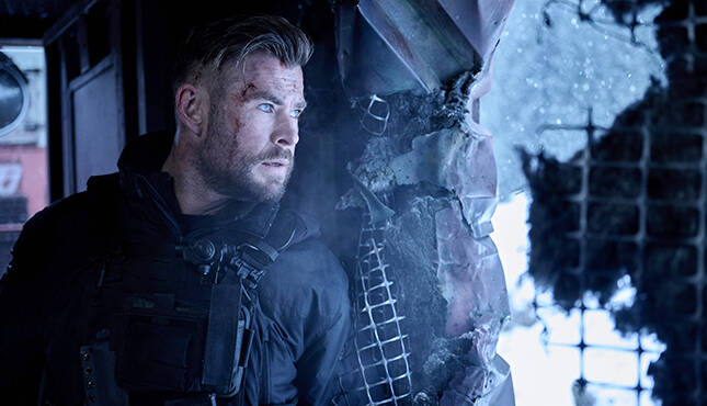 Chris Hemsworth to Star in Submarine Thriller Subversion
