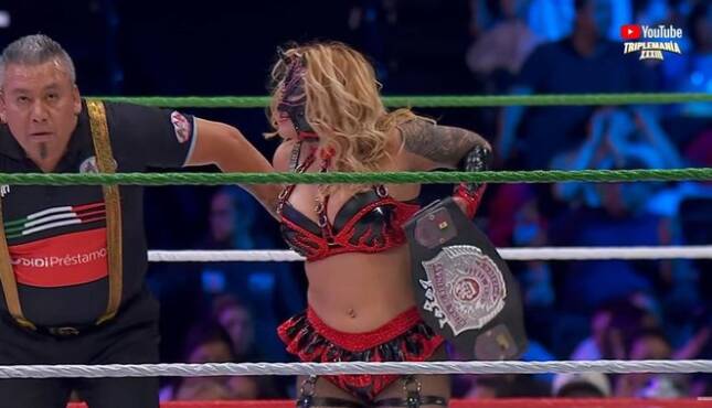 Lady Flammer AAA Triplemania XXXIII