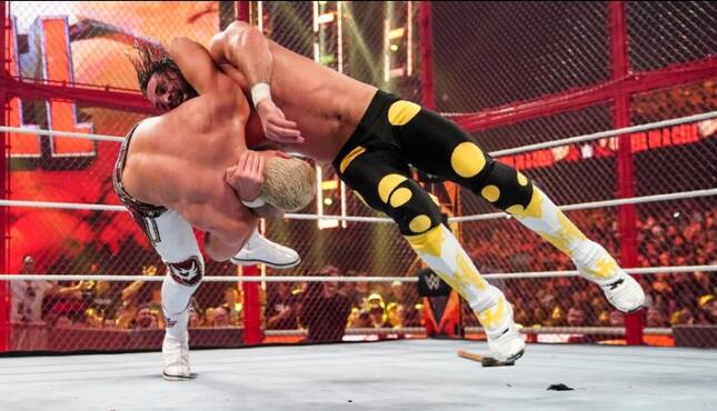 Cody Rhodes & Seth Rollins at WWE Hell in a Cell 2022.
