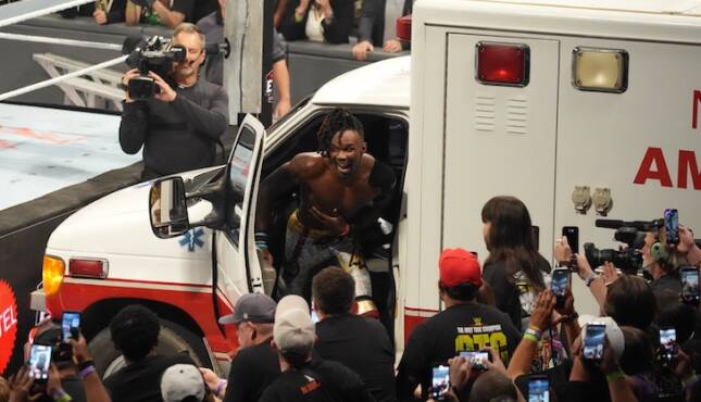 WWE Money in the Bank - Je'Von Evans Arrives in an ambulance