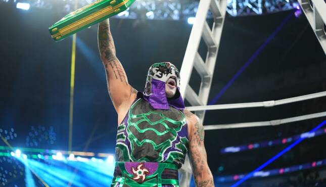WWE Money in the Bank - Penta wins briefcase