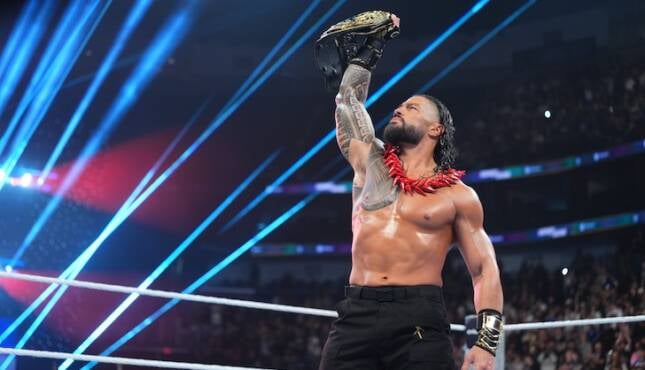 WWE: Money In The Bank - Roman Reigns Holds Title