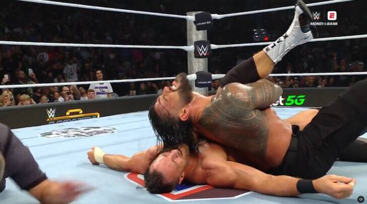 Roman Reigns Praises LA Knight After WWE Money in the Bank Match ...